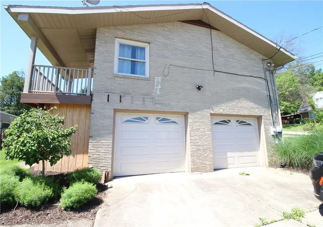 Homes for sale in Uniontown, PA | 100 Nassau St, Uniontown, PA 15401 | MLS# 1762134