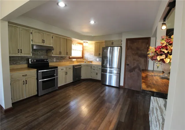 Homes for sale in Uniontown, PA | 100 Nassau St, Uniontown, PA 15401 | MLS# 1762134