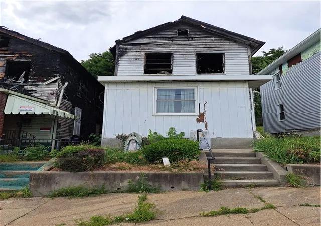Homes for sale in Rochester, PA | 422 E Washington St, Rochester, PA 15074 | MLS# 1762257