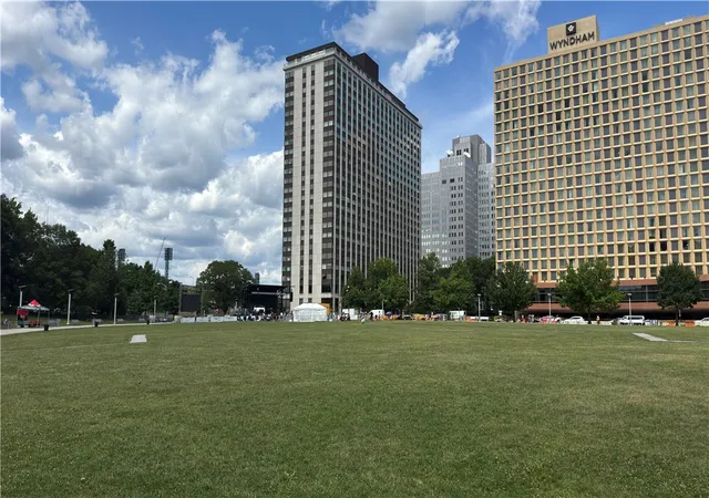 Homes for sale in Downtown Pgh, PA | 320 Fort Duquesne Blvd #19D, Downtown Pgh, PA 15222 | MLS# 1761627