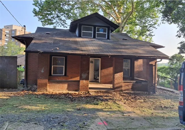 Homes for sale in New Castle, PA | 109 Phillips Pl, New Castle, PA 16101 | MLS# 1762321