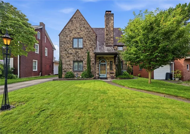 Homes for sale in New Kensington, PA | 1026 Woodberry Rd, New Kensington, PA 15068 | MLS# 1761980