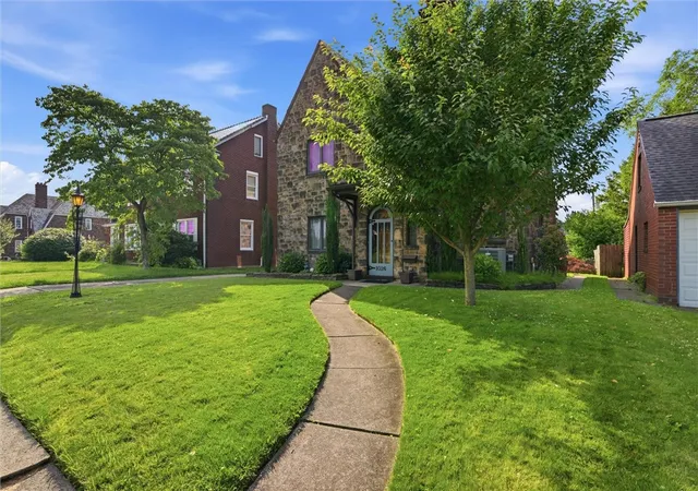 Homes for sale in New Kensington, PA | 1026 Woodberry Rd, New Kensington, PA 15068 | MLS# 1761980