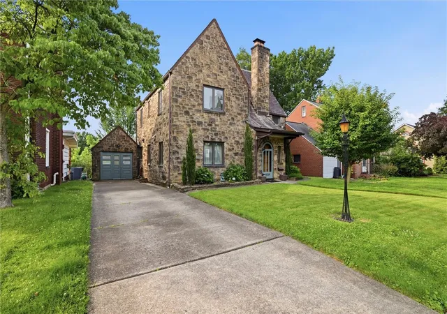 Homes for sale in New Kensington, PA | 1026 Woodberry Rd, New Kensington, PA 15068 | MLS# 1761980