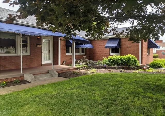 Homes for sale in Aliquippa, PA | 2740 Brodhead Rd, Aliquippa, PA 15001 | MLS# 1762283
