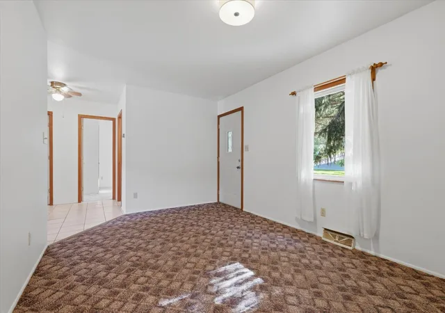 Photo 3 of Single family home for sale at 952 Seybertown Rd, Perry Twp, PA 16041 | MLS# 1762353 | Listing updated on 2026-08-03