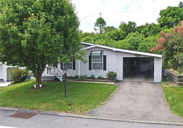 Homes for sale in Robinson Twp, PA | 16 Northridge Cir, Robinson Twp, PA 15106 | MLS# 1762219
