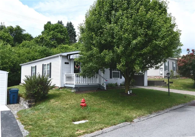 Homes for sale in Robinson Twp, PA | 16 Northridge Cir, Robinson Twp, PA 15106 | MLS# 1762219