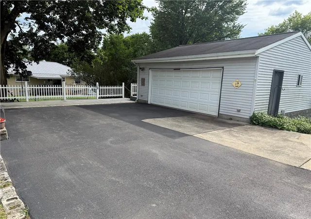 2nd image of 105 W Clenmoore Blvd Blvd, New Castle, PA 16105 | MLS# 1762373
