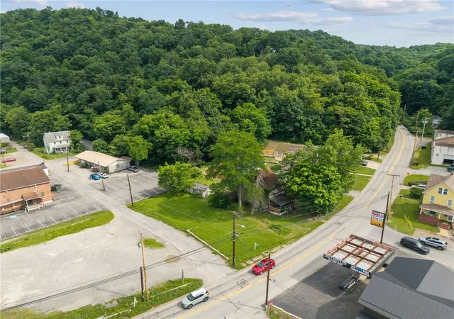 Photo 3 of Single family home for sale at 1025 1st Street, Vandergrift, PA 15690 | MLS# 1762378 | Listing updated on 2026-06-29