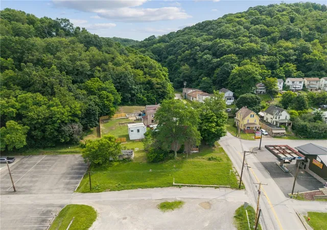 Photo 3 of Single family home for sale at 1025 1st Street, Vandergrift, PA 15690 | MLS# 1762378 | Listing updated on 2026-06-29