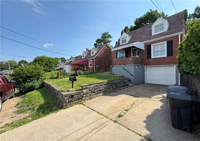 Homes for sale in Bon Air, PA | 233 Fordyce St, Bon Air, PA 15210 | MLS# 1762368