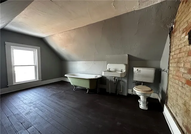 Listing Photo 2 - Condo for sale in building located at 604 Centennial St, New Castle, PA 16101 - Unit #