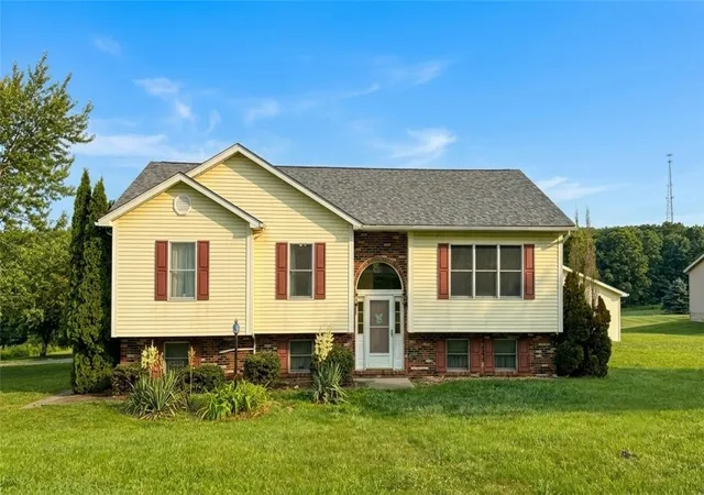 Photo 1 of Single family home for sale at 198 Eagle Ml Rd, Butler, PA 16001 | MLS# 1762363 | Listing updated on 2026-06-29