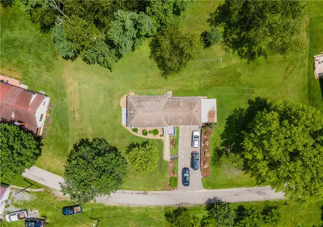 4th image of 8 Leasure Way, Cecil, PA 15321 | MLS# 1762506