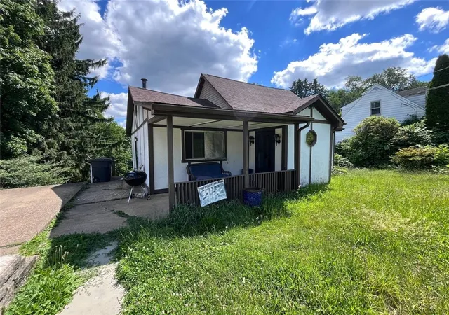 Homes for sale in Aliquippa, PA | 3128 Ridge Ave, Aliquippa, PA 15001 | MLS# 1762264