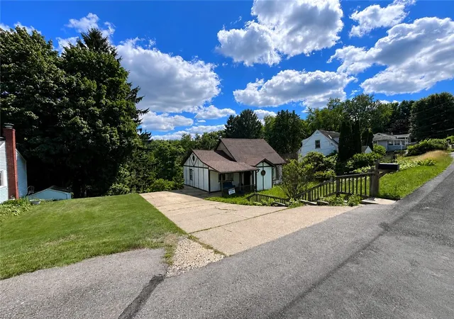 Homes for sale in Aliquippa, PA | 3128 Ridge Ave, Aliquippa, PA 15001 | MLS# 1762264