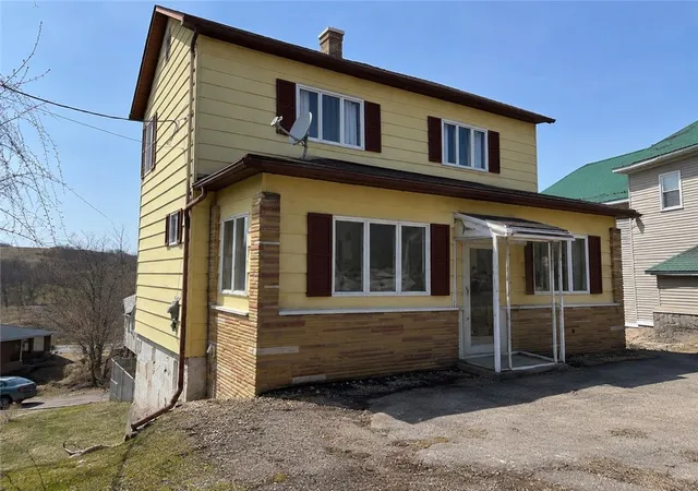 Homes for sale in Windber, PA | 1013 Main St, Windber, PA 15963 | MLS# 1762273