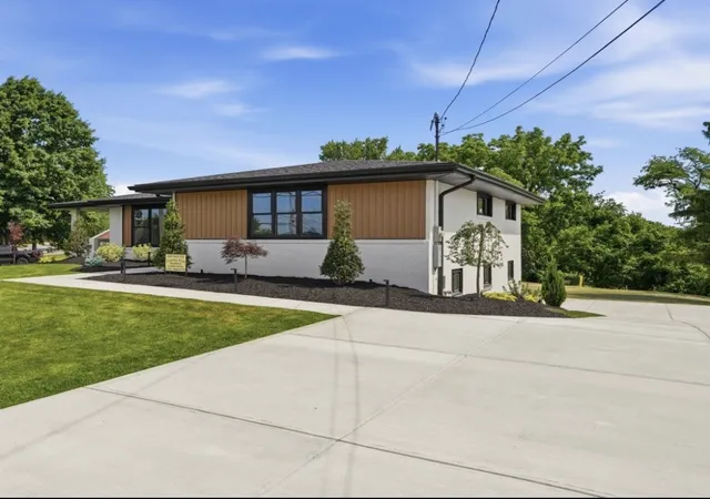 3rd image of 47 Tidball Rd, Robinson Twp, PA 15205 | MLS# 1762354