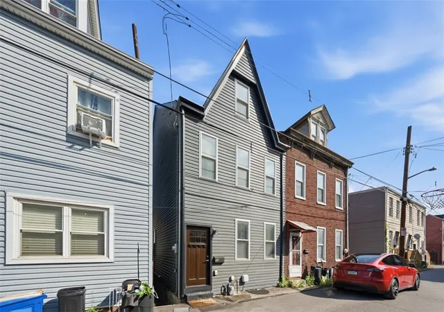 Homes for sale in Lawrenceville, PA | 5317 Dresden Way, Lawrenceville, PA 15201 | MLS# 1762529