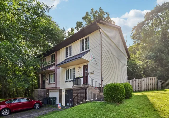 Homes for sale in Harrison Twp, PA | 2746 Kingston Dr, Harrison Twp, PA 15065 | MLS# 1762578