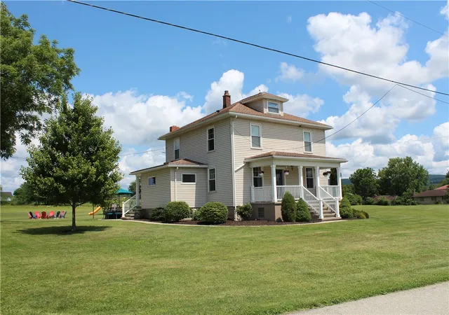 Homes for sale in Derry Twp, PA | 126 Uschak Rd, Derry Twp, PA 15627 | MLS# 1762583