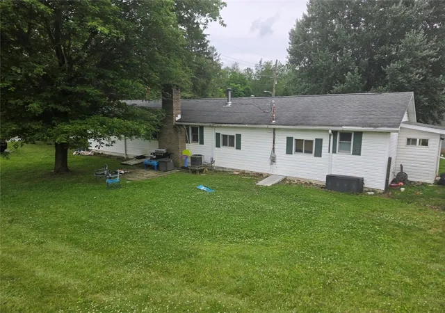 Photo 3 of Manufactured home for sale at 426 N Walnut St, Ligonier Boro, PA 15658 | MLS# 1762540 | Listing updated on 2026-08-31