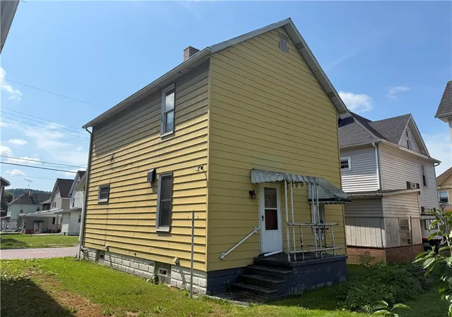 Homes for sale in New Castle, PA | 305 N Lafayette St, New Castle, PA 16102 | MLS# 1762614