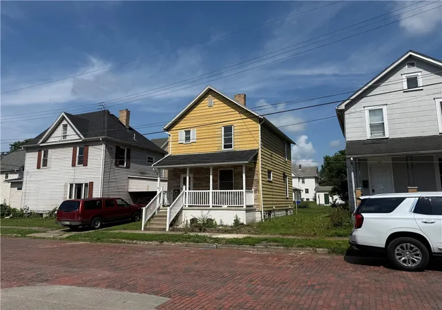 Homes for sale in New Castle, PA | 305 N Lafayette St, New Castle, PA 16102 | MLS# 1762614