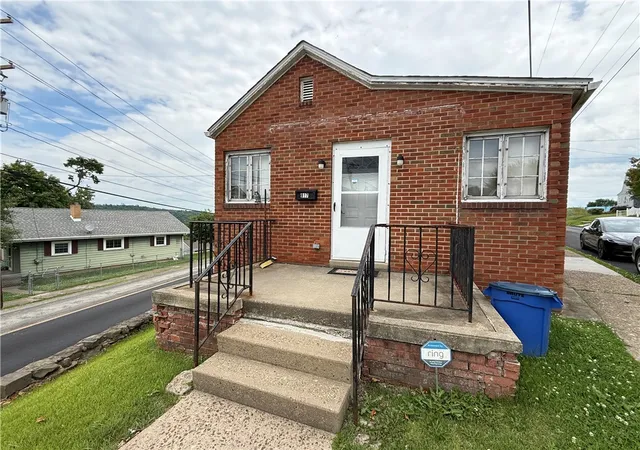 Homes for sale in Charleroi Boro, PA | 917 5th St, Charleroi Boro, PA 15022 | MLS# 1762588