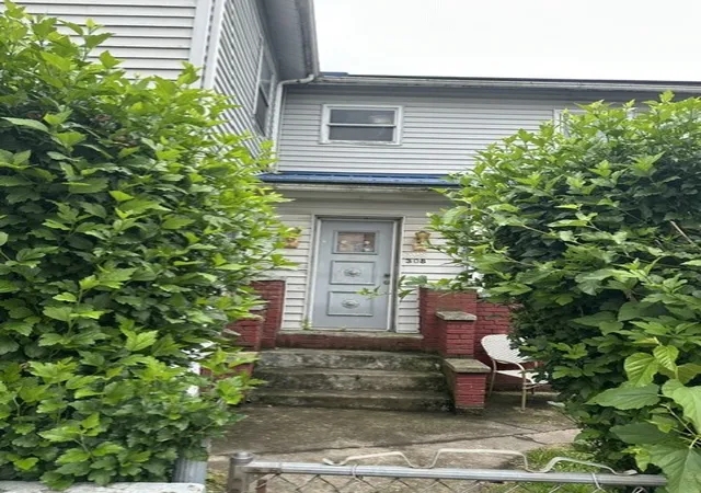 Homes for sale in New Castle, PA | 308 Phillips St, New Castle, PA 16101 | MLS# 1762391