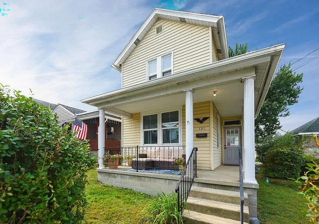 Homes for sale in Uniontown, PA | 120 E Coffee St, Uniontown, PA 15401 | MLS# 1762646