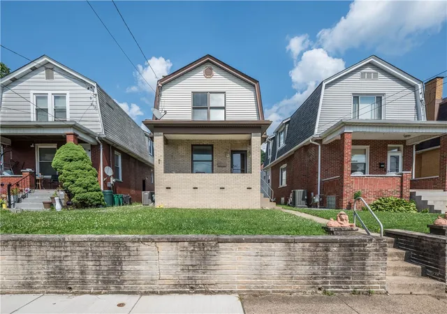 Homes for sale in Ambridge, PA | 1522 Lenz Ave, Ambridge, PA 15003 | MLS# 1762686