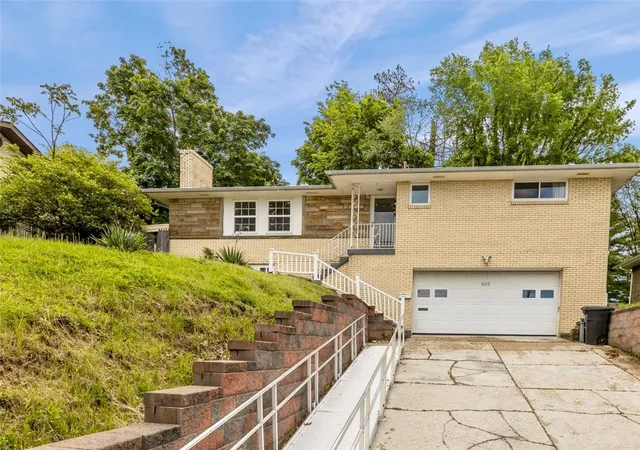 1st image of 1105 Greentree Rd, Green Tree, PA 15220 | MLS# 1762492