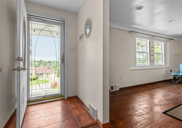 5th image of 1105 Greentree Rd, Green Tree, PA 15220 | MLS# 1762492