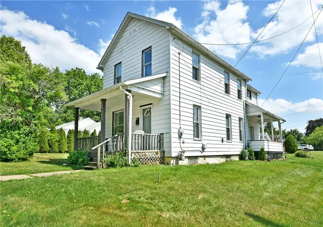 1st image of 574 Thornton St, Sharon, PA 16146 | MLS# 1762719