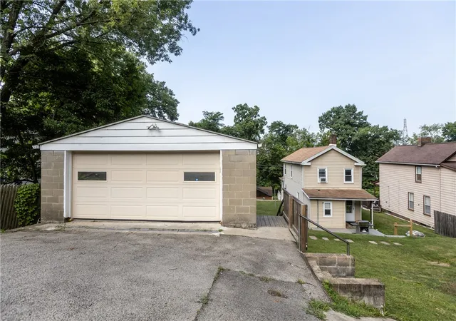 23rd image of 106 6th Ave, East Rochester, PA 15042 | MLS# 1762293