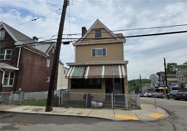 Homes for sale in South Side, PA | 1411 Clover St, South Side, PA 15203 | MLS# 1754491