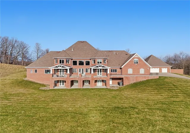 Homes for sale in Peters Twp, PA | 308 Sutherland Dr, Peters Twp, PA 15367 | MLS# 1762747