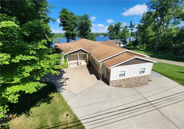 3rd image of 228 Latonka Dr, Jackson Twp, PA 16137 | MLS# 1762734