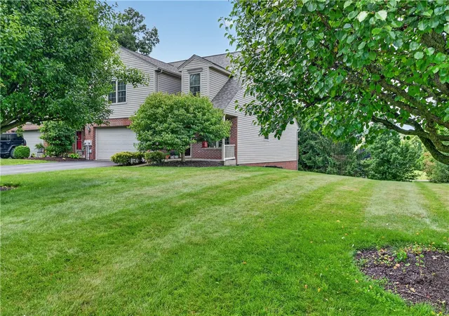 Homes for sale in Canton Twp, PA | 3 Dogwood Dr, Canton Twp, PA 15301 | MLS# 1762536