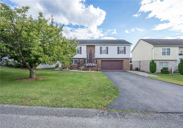 Homes for sale in Derry Twp, PA | 105 Frank Cir, Derry Twp, PA 15650 | MLS# 1762590