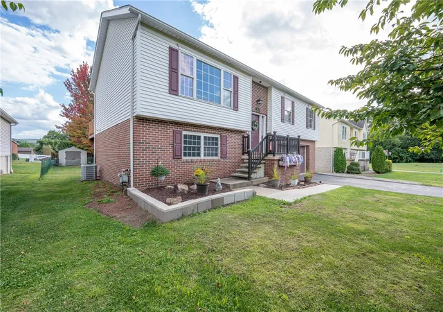 Homes for sale in Derry Twp, PA | 105 Frank Cir, Derry Twp, PA 15650 | MLS# 1762590