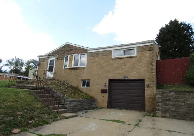 Homes for sale in Baldwin Twp, PA | 632 Highridge Dr, Baldwin Twp, PA 15226 | MLS# 1762591