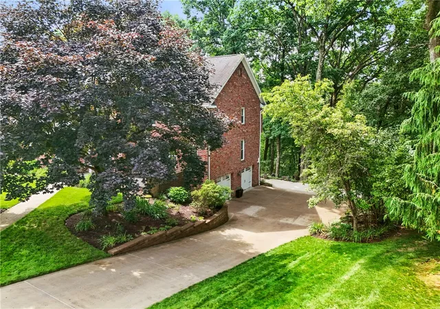 Homes for sale in Franklin Park, PA | 2474 Wedgewood Dr, Franklin Park, PA 15090 | MLS# 1762823