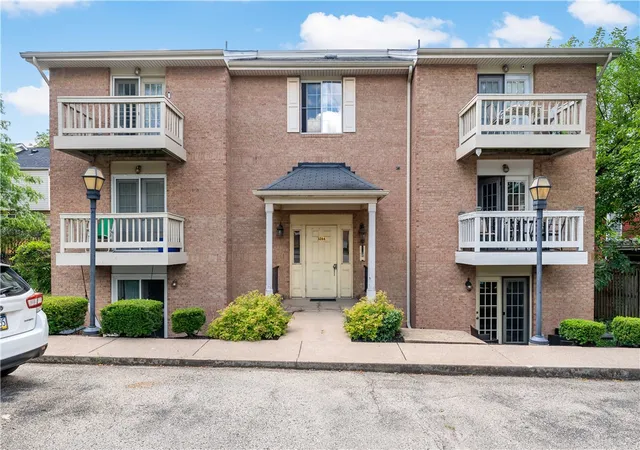 Homes for sale in Oakland, PA | 3266 Ward St #3, Oakland, PA 15213 | MLS# 1762665