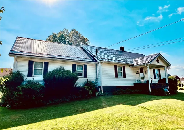 Homes for sale in Masontown, PA | 208 N 2nd St, Masontown, PA 15461 | MLS# 1762850