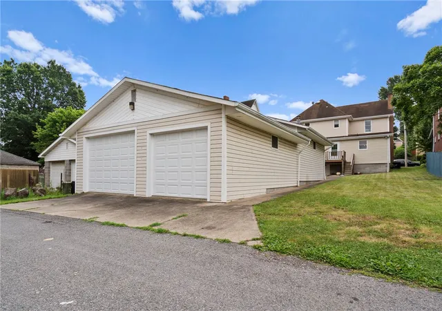 2nd image of 648 Chestnut St, Bridgeville, PA 15017 | MLS# 1762844