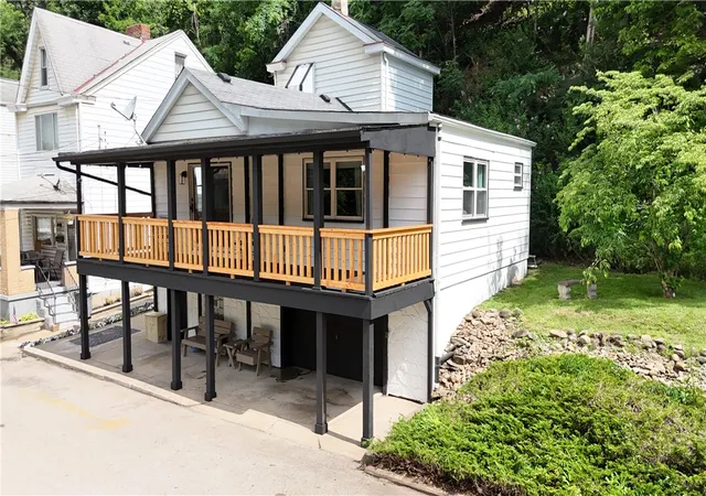 Photo 4 of Single family home for sale at 751 Naylor St, Pittsburgh, PA 15207 | MLS# 1762860 | Listing updated on 2026-07-21