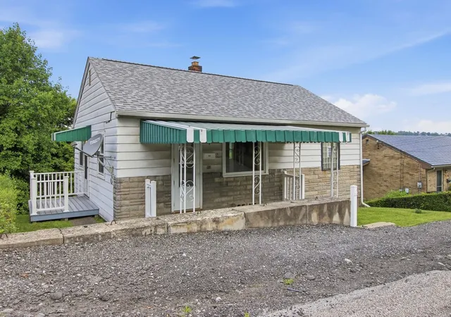 Photo 3 of Single family home for sale at 908 Upston St, Mc Keesport, PA 15133 | MLS# 1762854 | Listing updated on 2026-07-05